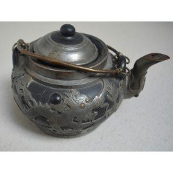 Ceainic Hor Chung Weihaiwei de ceramica cu dragoni China cca 1920