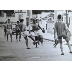 "Fotbal de strada" fotografie originala Brazilia cca 1970