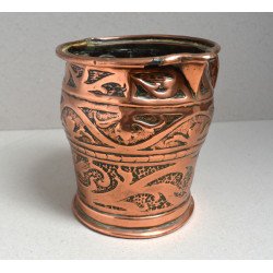 Vas de cupru cu toartă, decor repousse, Italia, secolul al XIX-lea