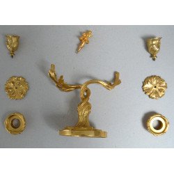 Sfesnic de bronz aurit cu doua brate stil Rococo