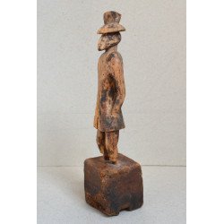 Reprezentare a unui misionar european veche statueta de lemn Africa Centrala sau de Vest