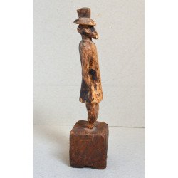 Reprezentare a unui misionar european veche statueta de lemn Africa Centrala sau de Vest