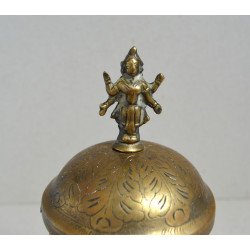 Urnă cu capac, alamă gravată, cu figurină antropomorfă – India sau Birmania (Myanmar), sec. XIX