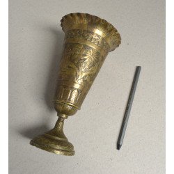 Vas ornamental cu picior indo-persan gravat manual cca 1900-1950